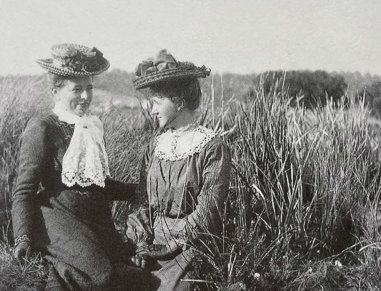 Sylvia Mills and Marie Bjelke-Petersen stand in Tasmanian bushland