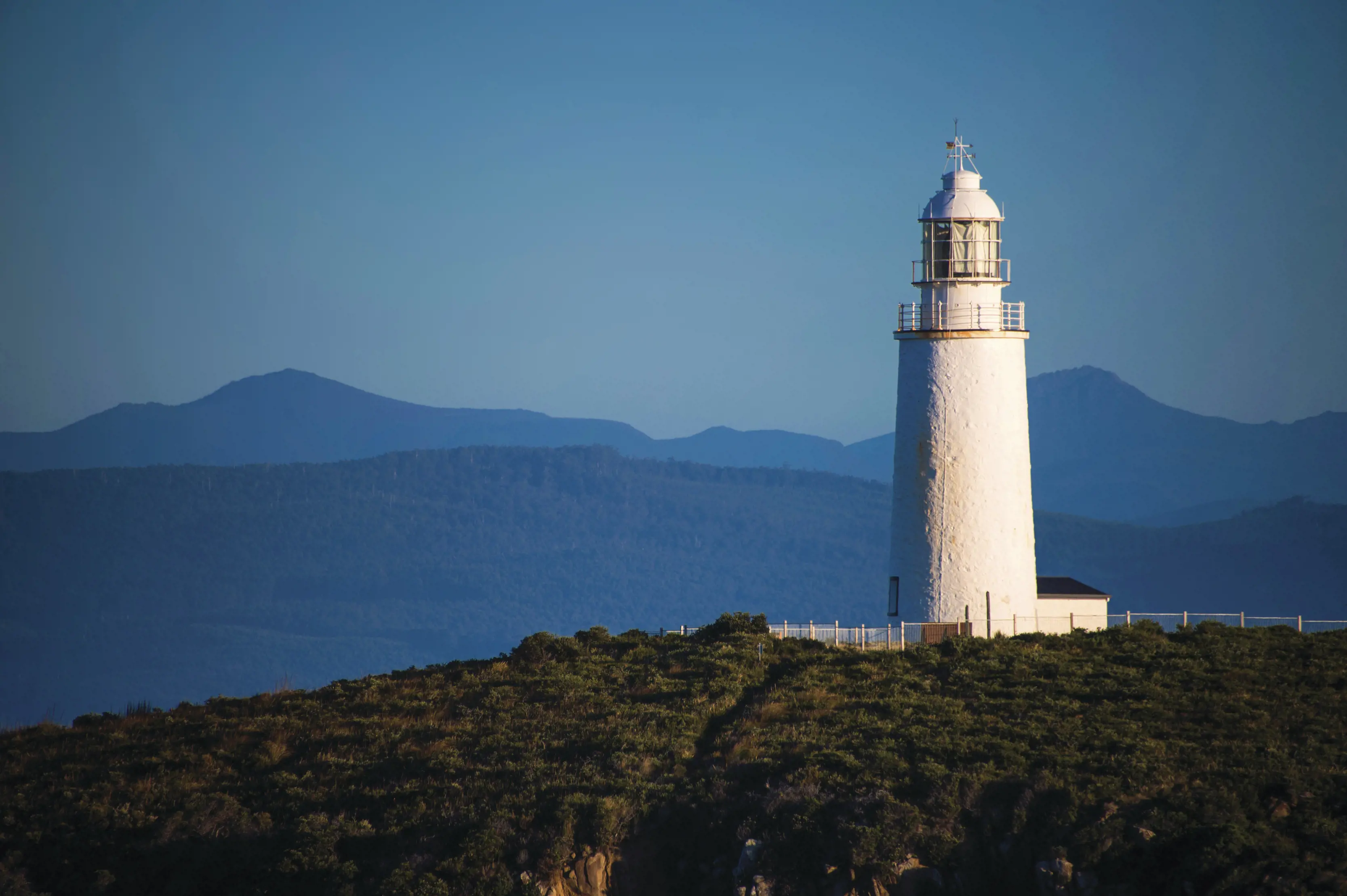 Image of Cape Bruny Lighthouse at the cliffside, on the southern tip of Bruny Island.