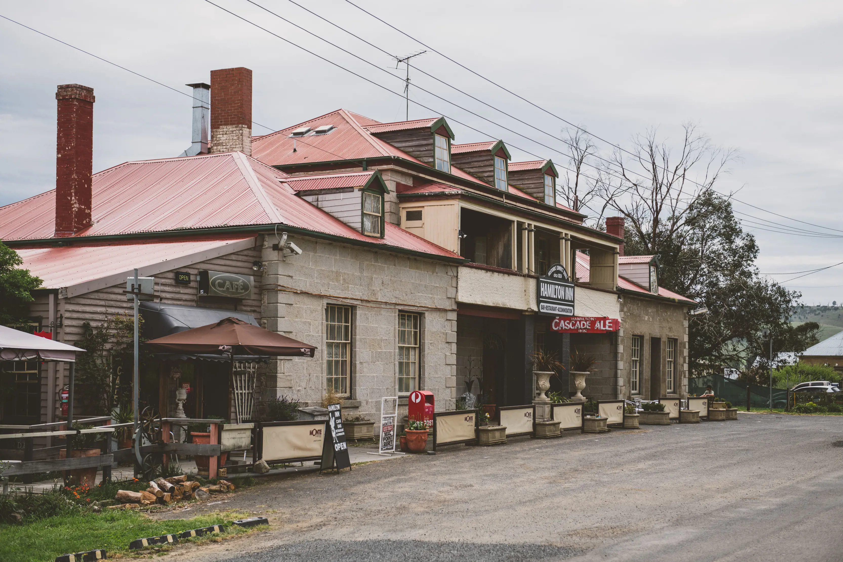 Exterior of Hamilton Inn, cellar door, cafe & accommodation, convict built in 1826.