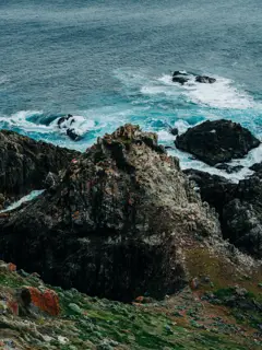 An incredible image of Seal Rocks A steep, rocky descent from the top, down to the ocean. One of the most dramatic views on King Island.