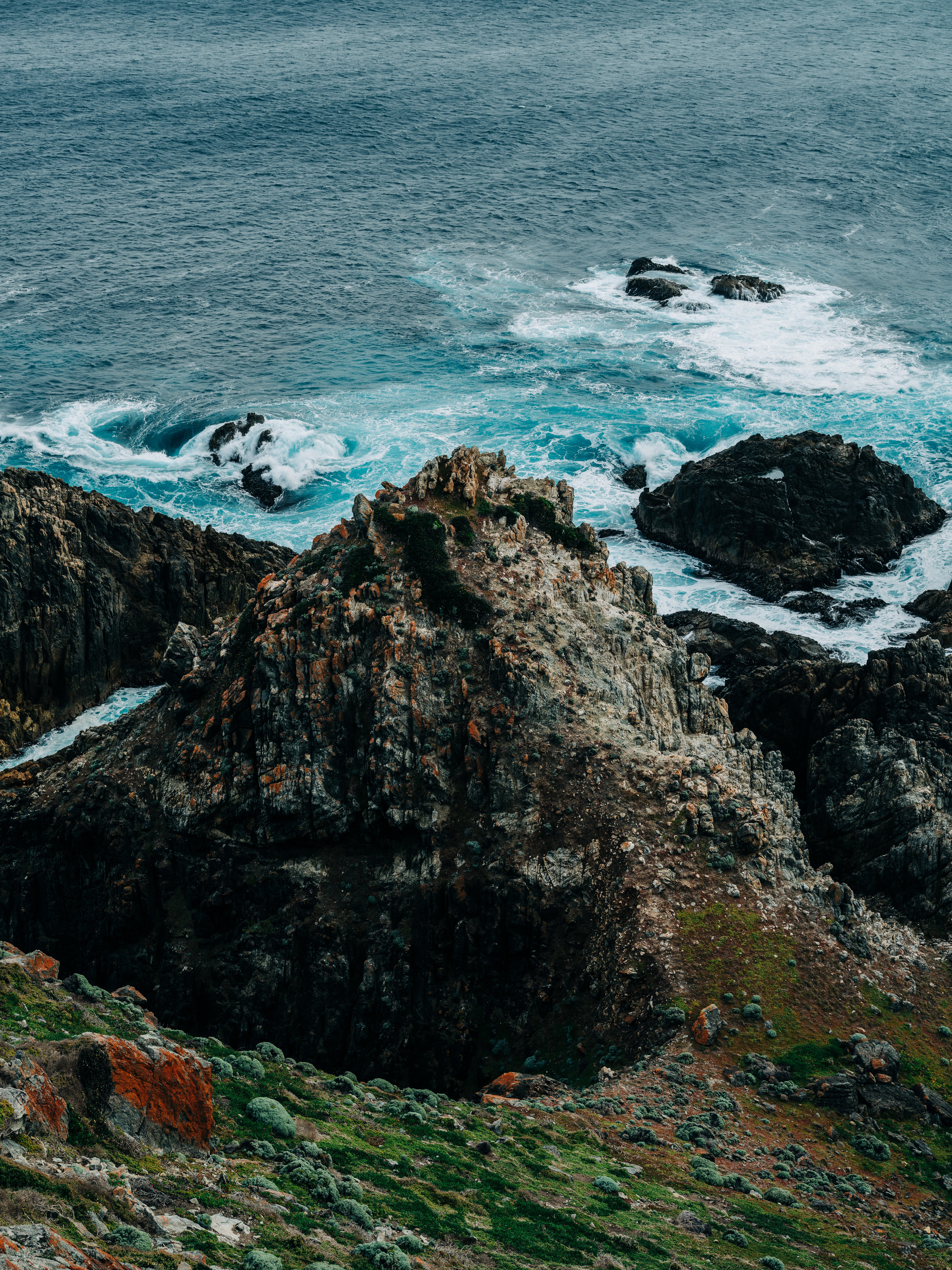 An incredible image of Seal Rocks A steep, rocky descent from the top, down to the ocean. One of the most dramatic views on King Island.